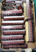 23x OO gauge railway by Hornby, Lima, etc. Including 4x LMS tender locomotives, all in maroon