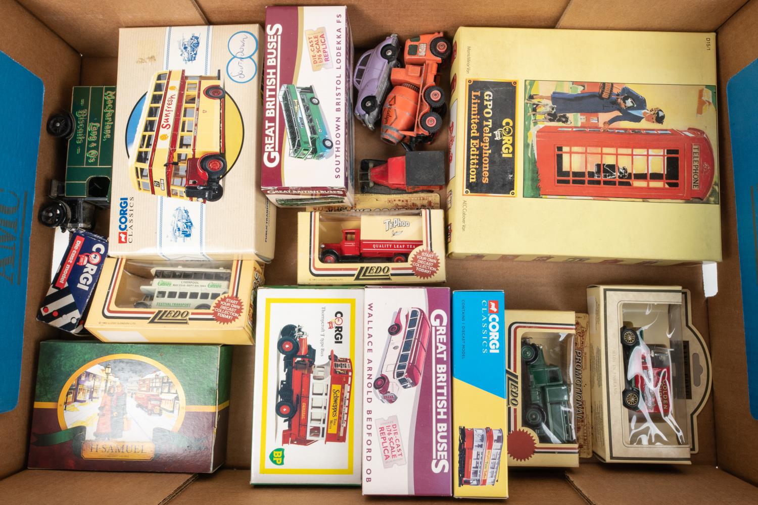 50+ diecast vehicles by Corgi, Maisto, Lledo, etc. Including; 24x Maisto Sports Car collection; - Bild 2 aus 4