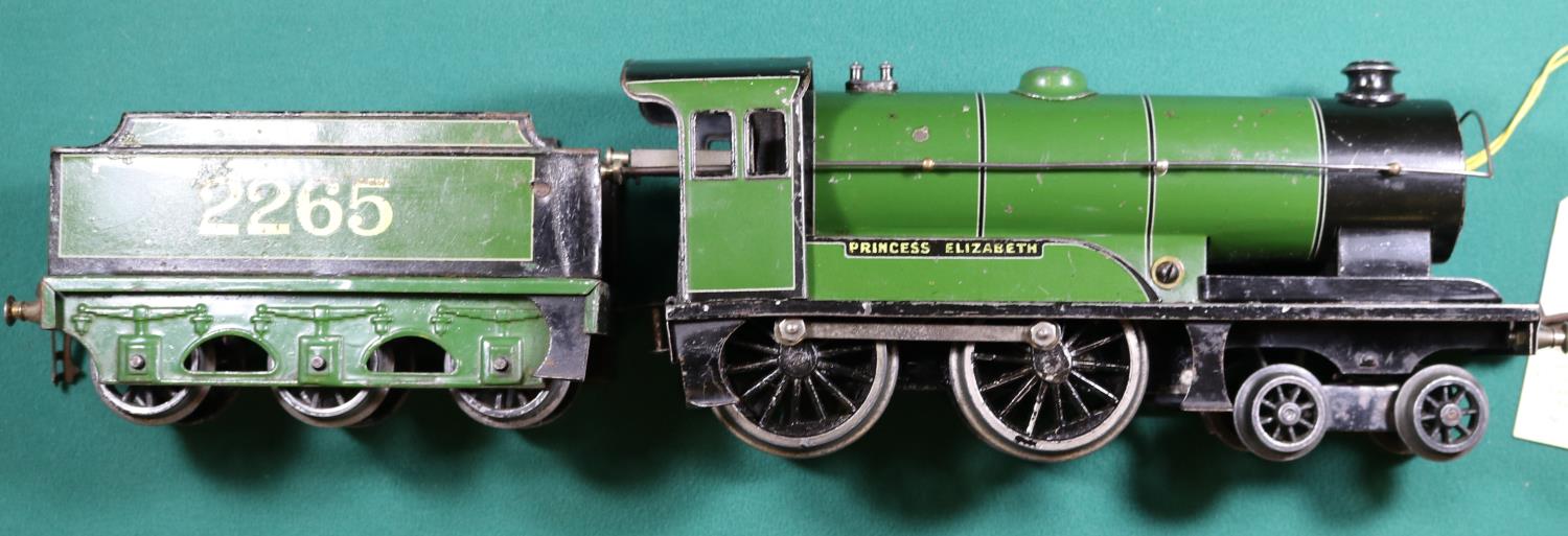 A Bassett Lowke O gauge 4-4-0 clockwork tinplate tender locomotive. Princess Elizabeth 2265, in - Image 2 of 2