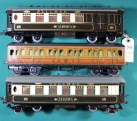 3x Hornby Series O gauge No.2 coaches. A Metropolitan Railway Full First. Together with 2x very well