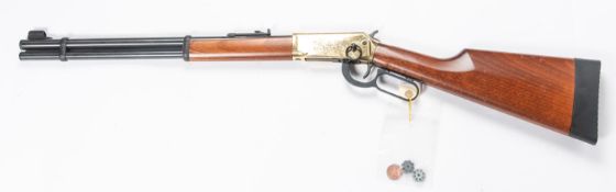 A .177" Walther Winchester style lever action CO2 repeating air rifle, de luxe model with gilt