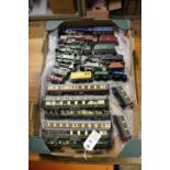 22x OO gauge railway items by various makes. Including 7x locomotives; a BR Class A4, Walter K