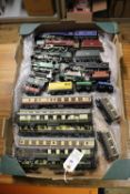 22x OO gauge railway items by various makes. Including 7x locomotives; a BR Class A4, Walter K