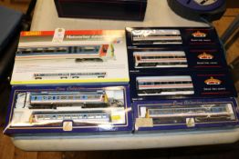 4x OO gauge railway Network South East items. A Bachmann Branchline 3-car Class 159 DMU set (31-510)