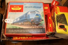 15+ Tri-ang Railways/Tri-ang Hornby OO gauge railway items. Including; a 'The Blue Pullman' electric
