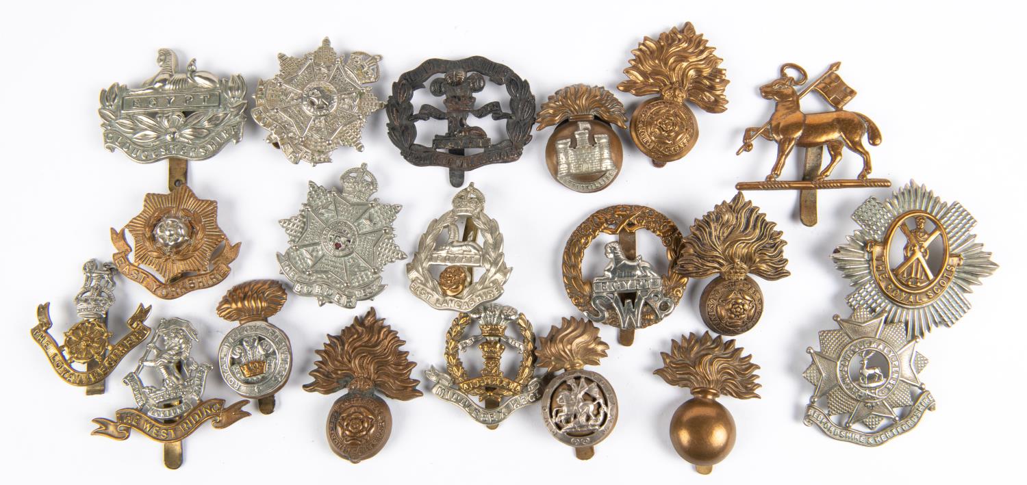 20 infantry cap badges, including a few duplicates. Average GC £50-80