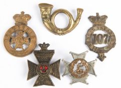 Victorian Derbyshire Regt forage cap badge; post 1881 KRRC glengarry badge; Rifle Brigade brass