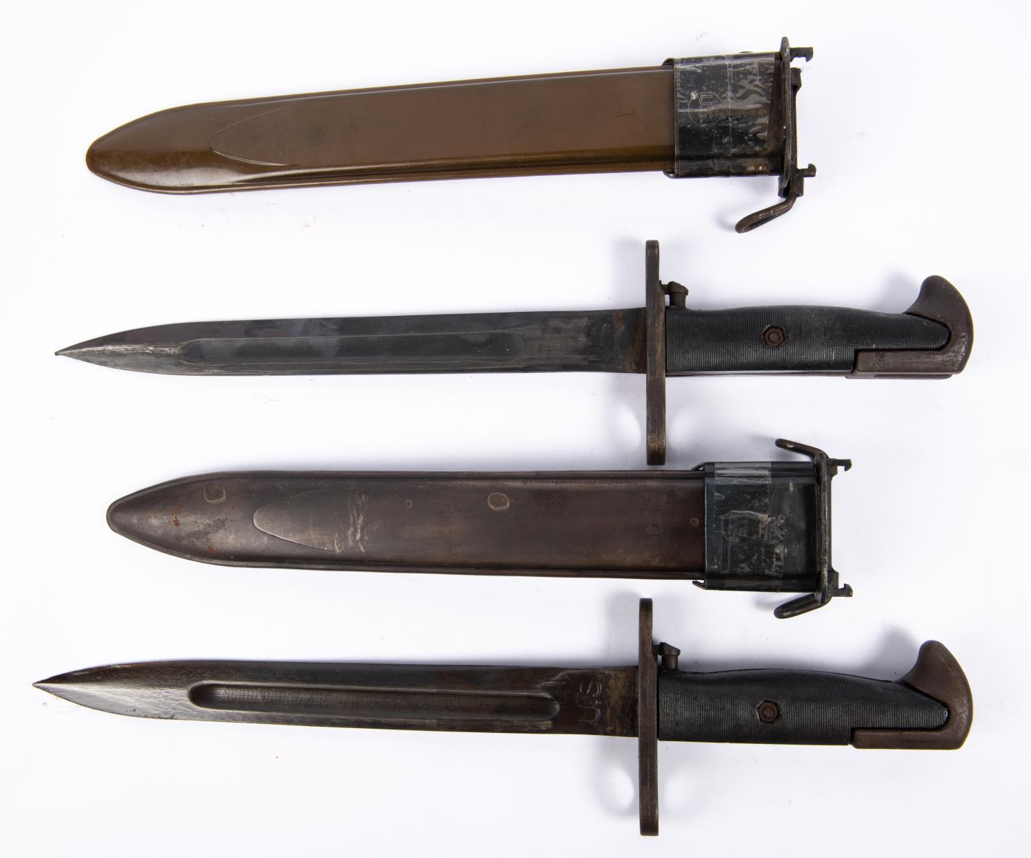 A Garand knife bayonet 1943MI, dated 1942 with steel scabbard; also a similar 1943MI with plastic - Image 4 of 5