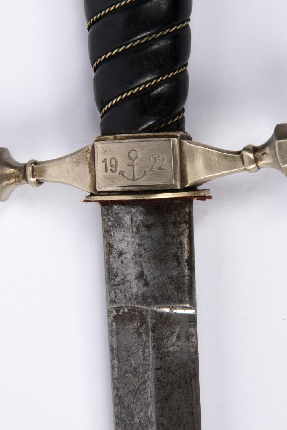 A German Weimar period fire service sidearm, double edged blade 18½" etched with panels of scrolling - Image 4 of 4