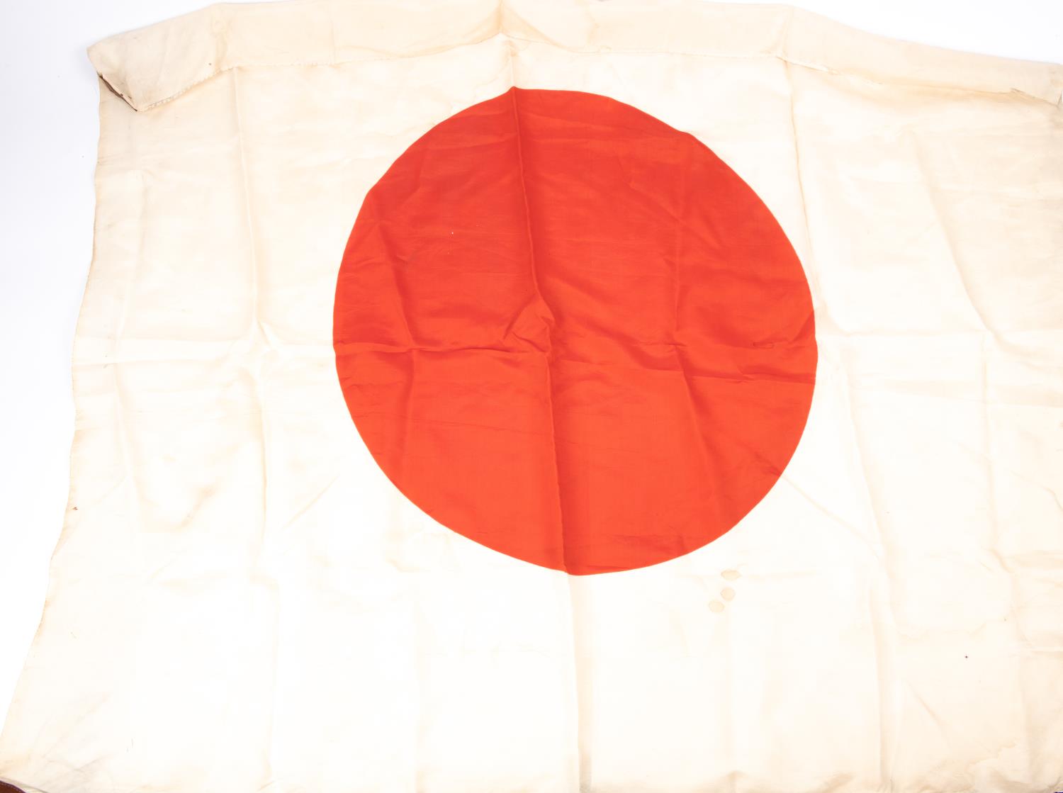 A Japanese silk flag, 28" x 35"; 10 Japanese bamboo ID sticks; a Kukri with 10" blade and horn - Image 3 of 6