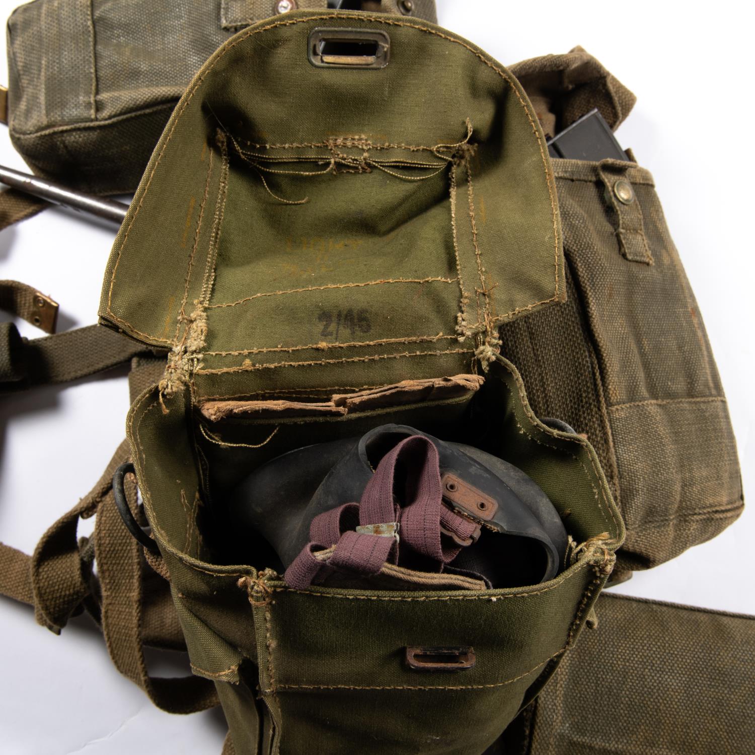 A set of WWII infantrymans 1937 webbing, comprising waistbelt, cross straps, ammunition pouches with - Image 5 of 6