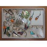 Assorted jewellery including a dragonfly pendant marked '925' etc.