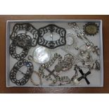 A tray of assorted silver and white metal, gross wt. 151.40g.