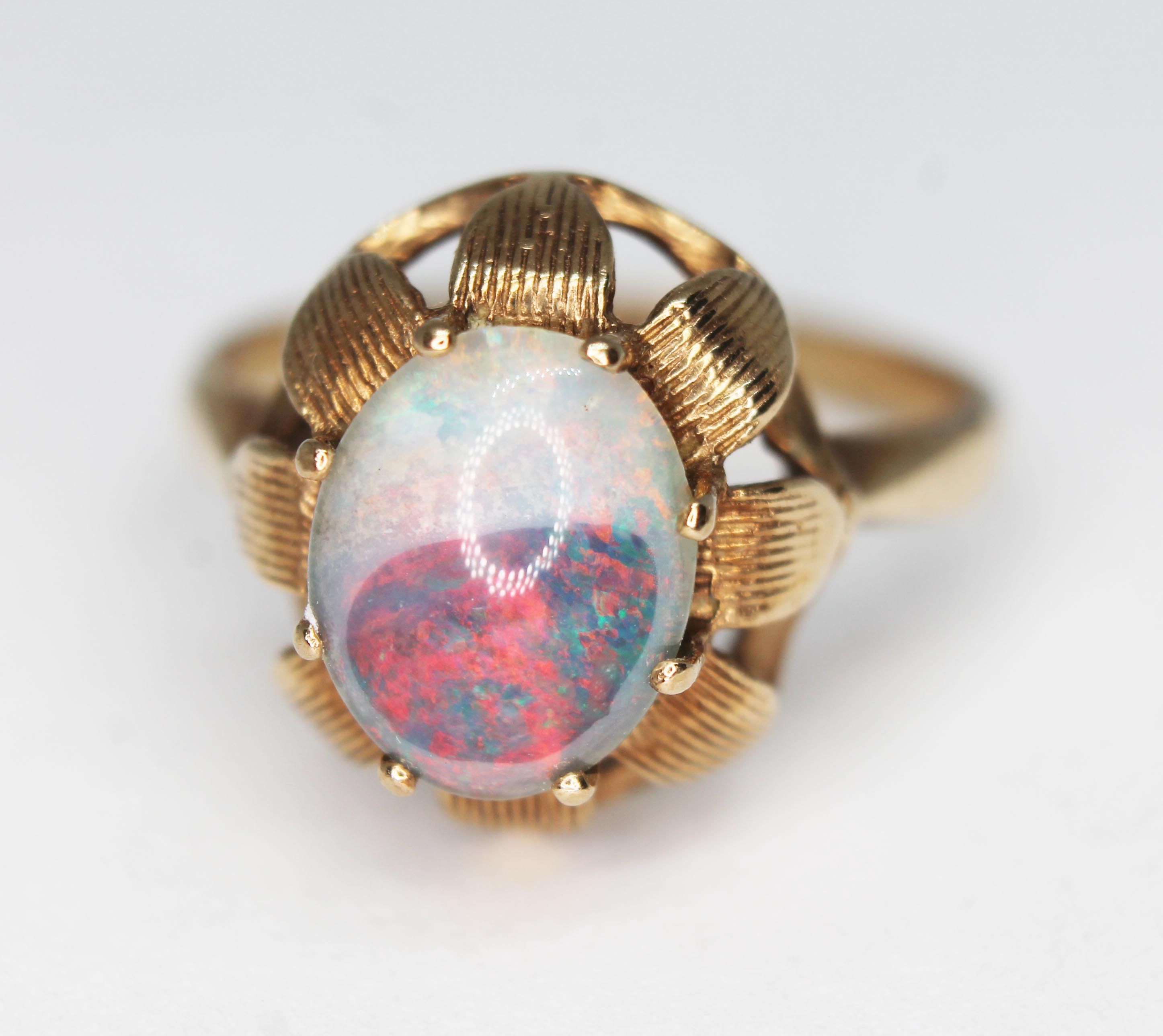 A 9ct gold opal triplet ring, hallmarked 9ct gold, gross wt. 2.65g, size M.