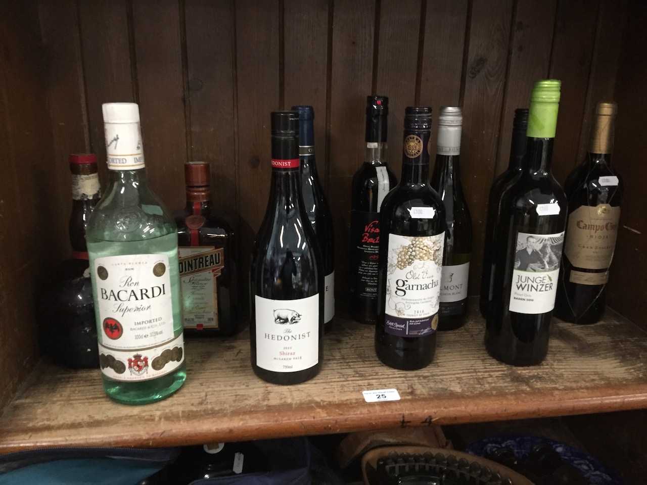 Selection of wine and spirits, white wine, red wine - 11 bottles ( mainly sealed ).