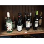 Selection of wine and spirits, white wine, red wine - 11 bottles ( mainly sealed ).