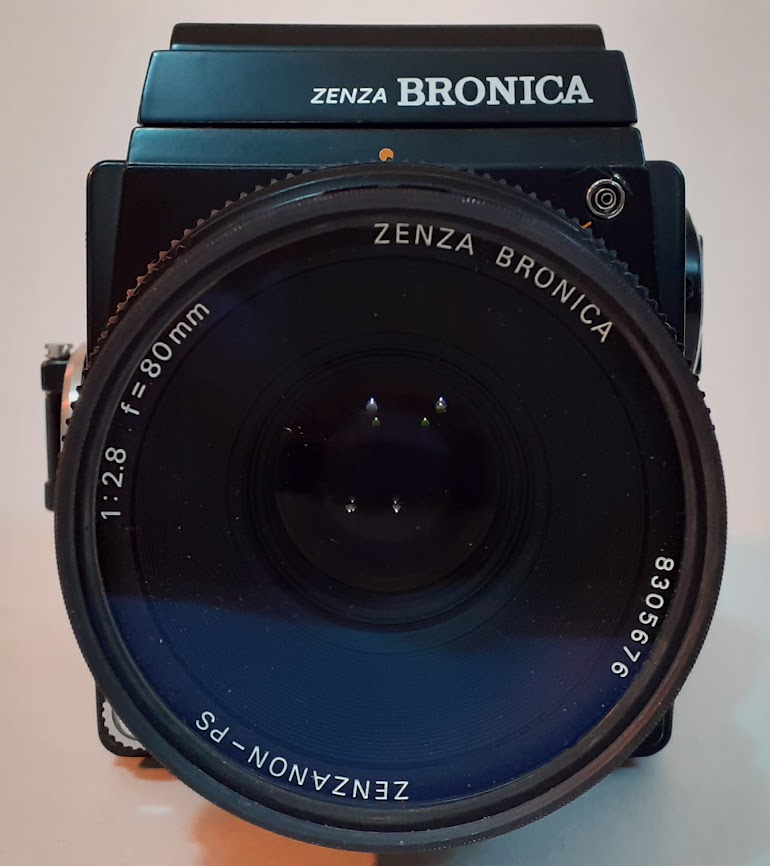 A Zenza Bronica SQ-4 camera, serial no. 1245236, with five lenses comprising; Zenzanon-PS 1:2.8 f= - Bild 2 aus 6