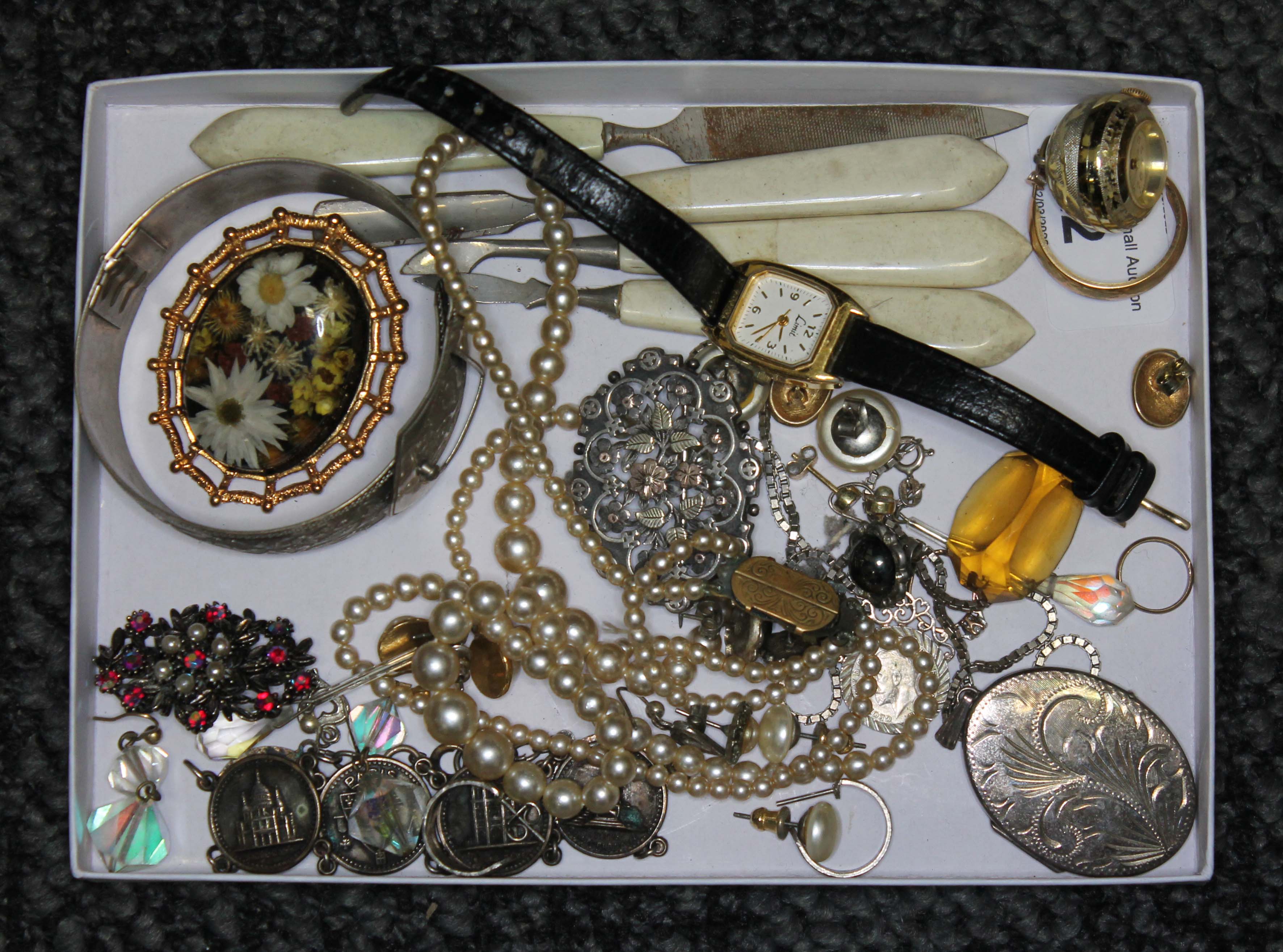 A mixed lot comprising silver and white metal jewellery, costume jewellery etc.