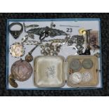 Assorted jewellery including a bracelet marked '925', an 1826 shilling mounted in brooch etc.