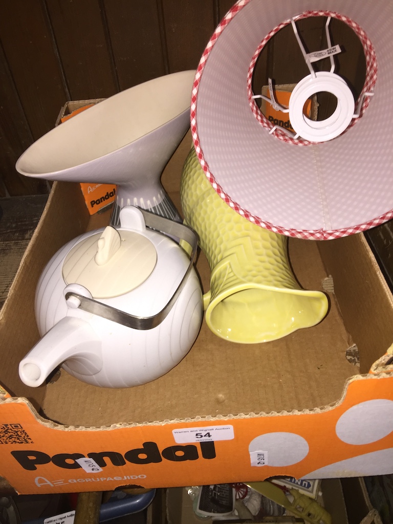 A Blythe yellow vase, a teapot with lid, a Hornsea tulip vase and pair of Laura Ashley style lamp