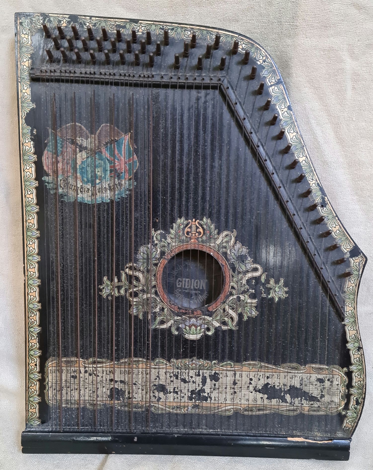 A Gidion zither.