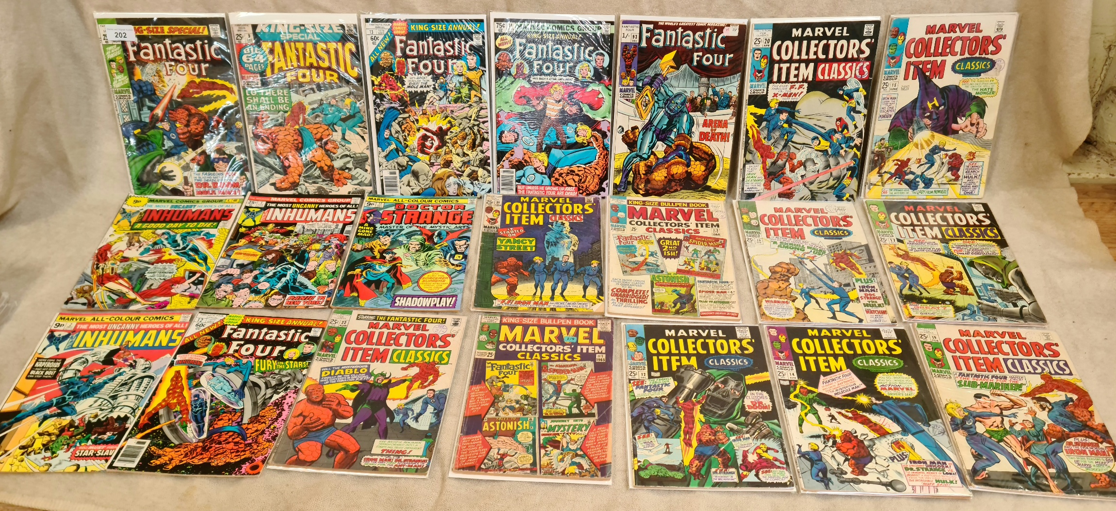 A collection of 40 Marvel comics.