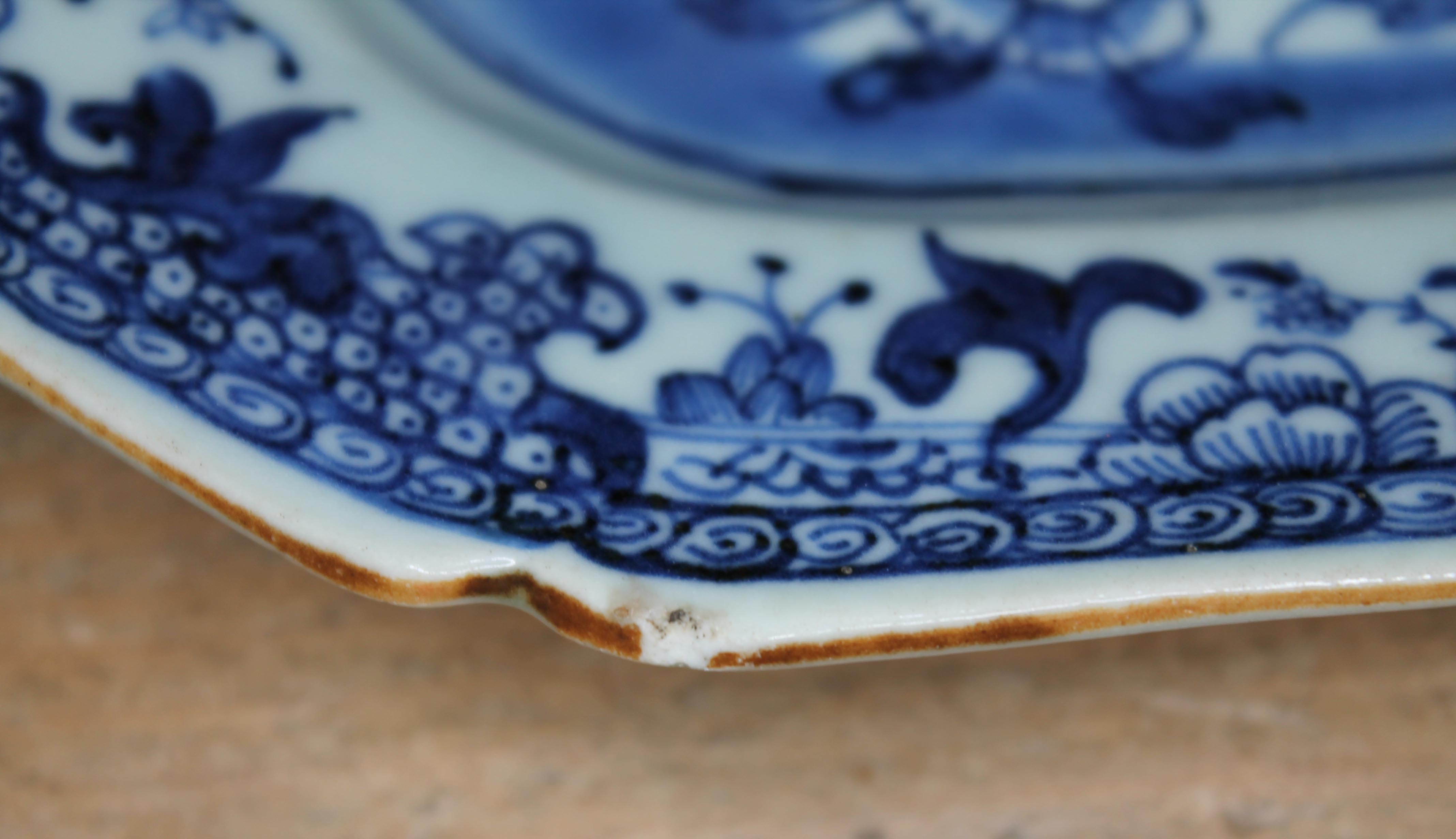 A pair of Chinese 18th century export porcelain dishes, length 25.5cm. - Image 7 of 8