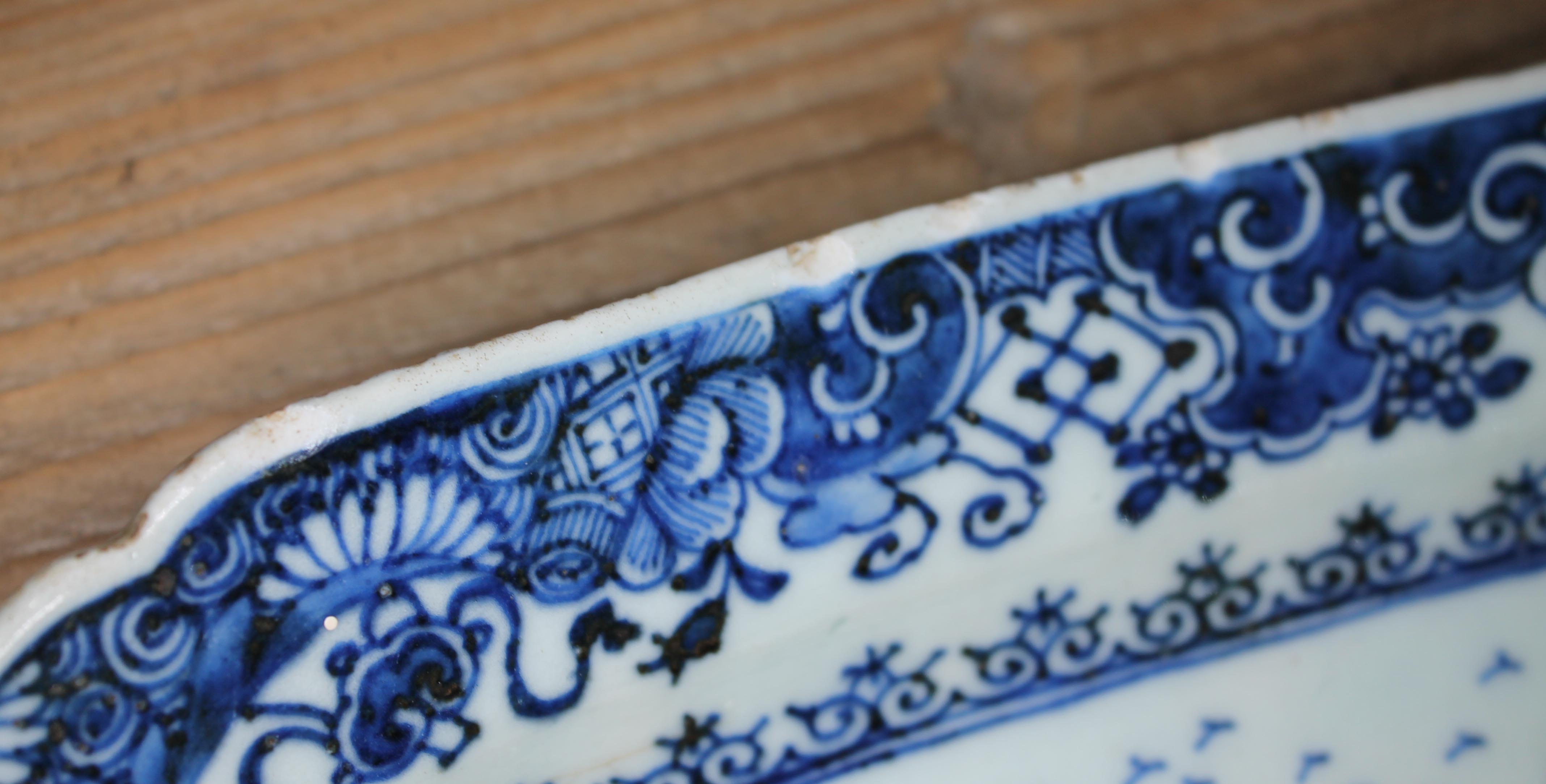 A pair of Chinese 18th century export porcelain dishes, length 25.5cm. - Image 3 of 8