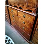 A George III mahogany chest of drawers, width 108.5cm.