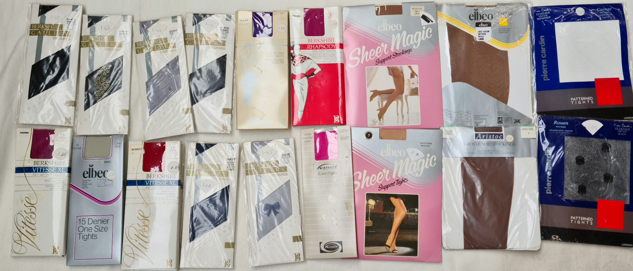 A box of vintage tights, stockings, etc. - Bild 3 aus 5
