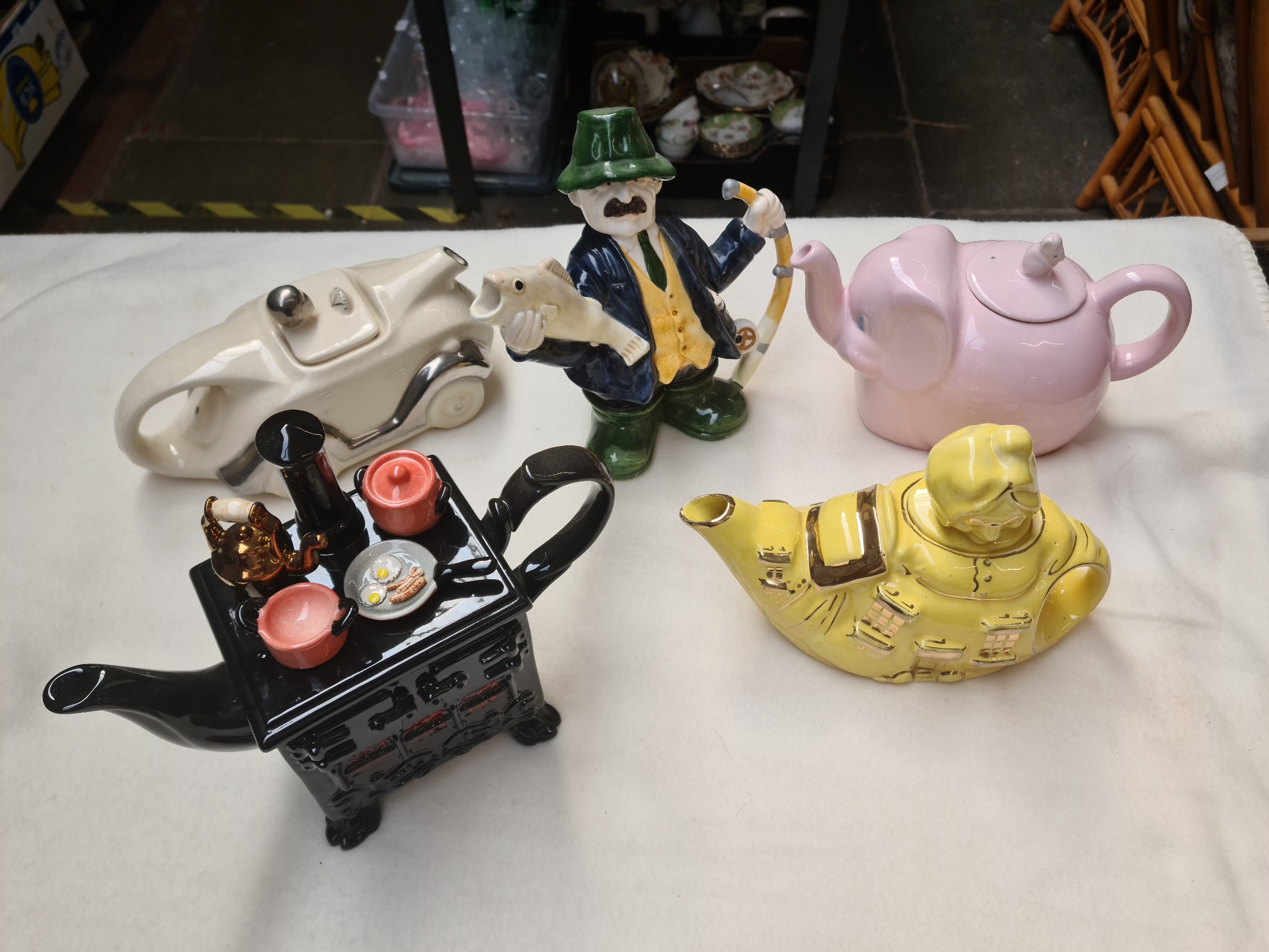 2 boxes of novelty teapots. - Image 2 of 7