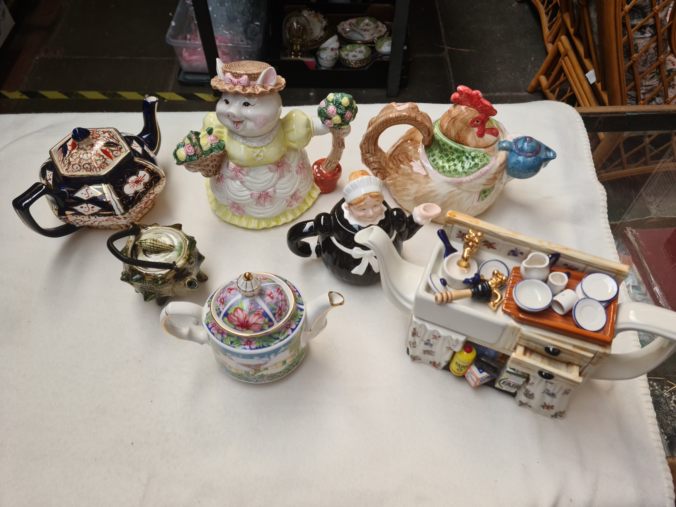 2 boxes of novelty teapots. - Image 3 of 7