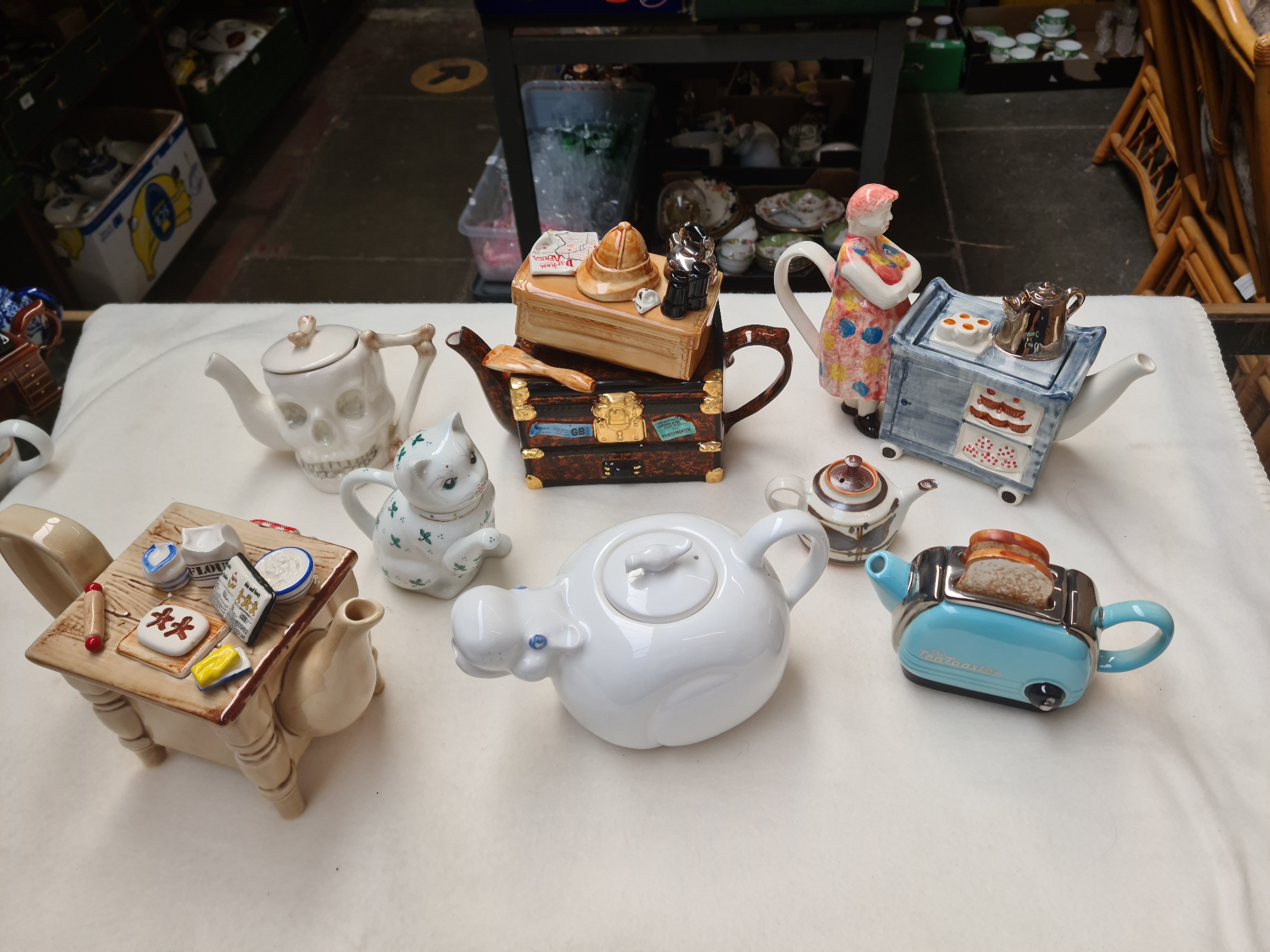 2 boxes of novelty teapots. - Image 6 of 7