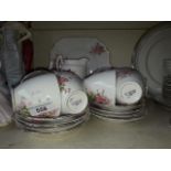 English bone china tea set for 8 in a floral design - 27 pieces