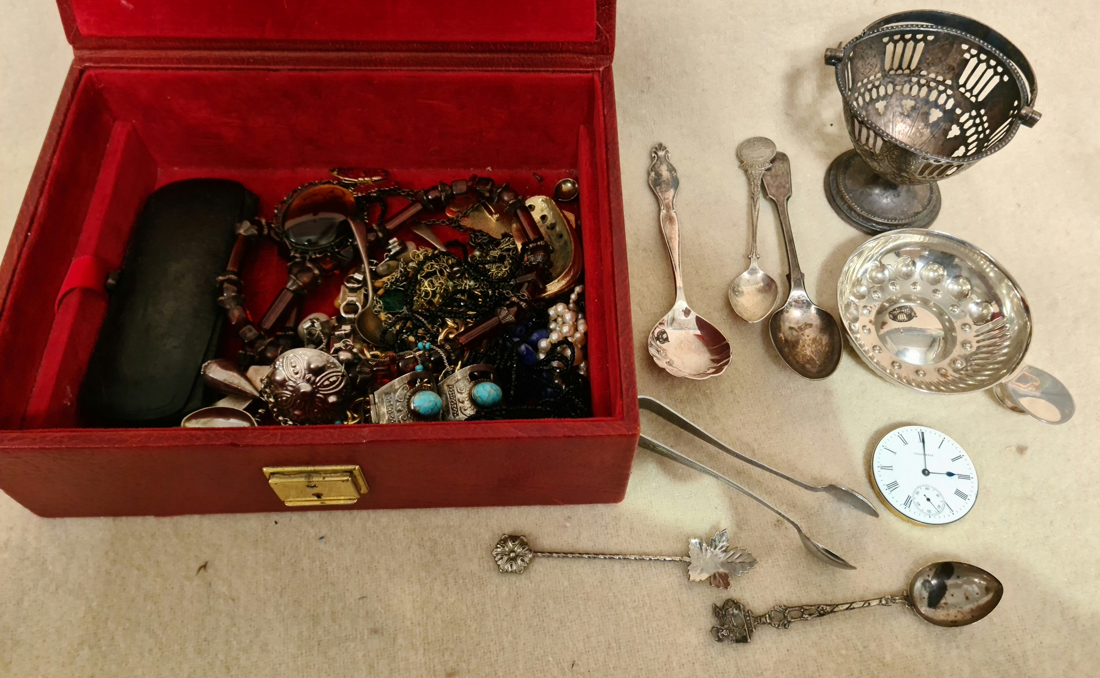 A small jewellery box of costume jewellery etc.