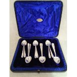 A set of twelve silver tea spoons, in fitted case, hallmarked for 1907, Sheffield, Atkin Brothers,