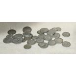 A quantity of George V coins, gross weight 305.9 grams.