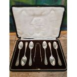 A cased set of 6 silver spoons and sugar nips, hallmarked for 1923, London, Josiah Williams & Co (