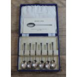A cased set of 6 silver spoons, in the Queen Anne design, hallmarked for 1946, Sheffield, H Hunt,