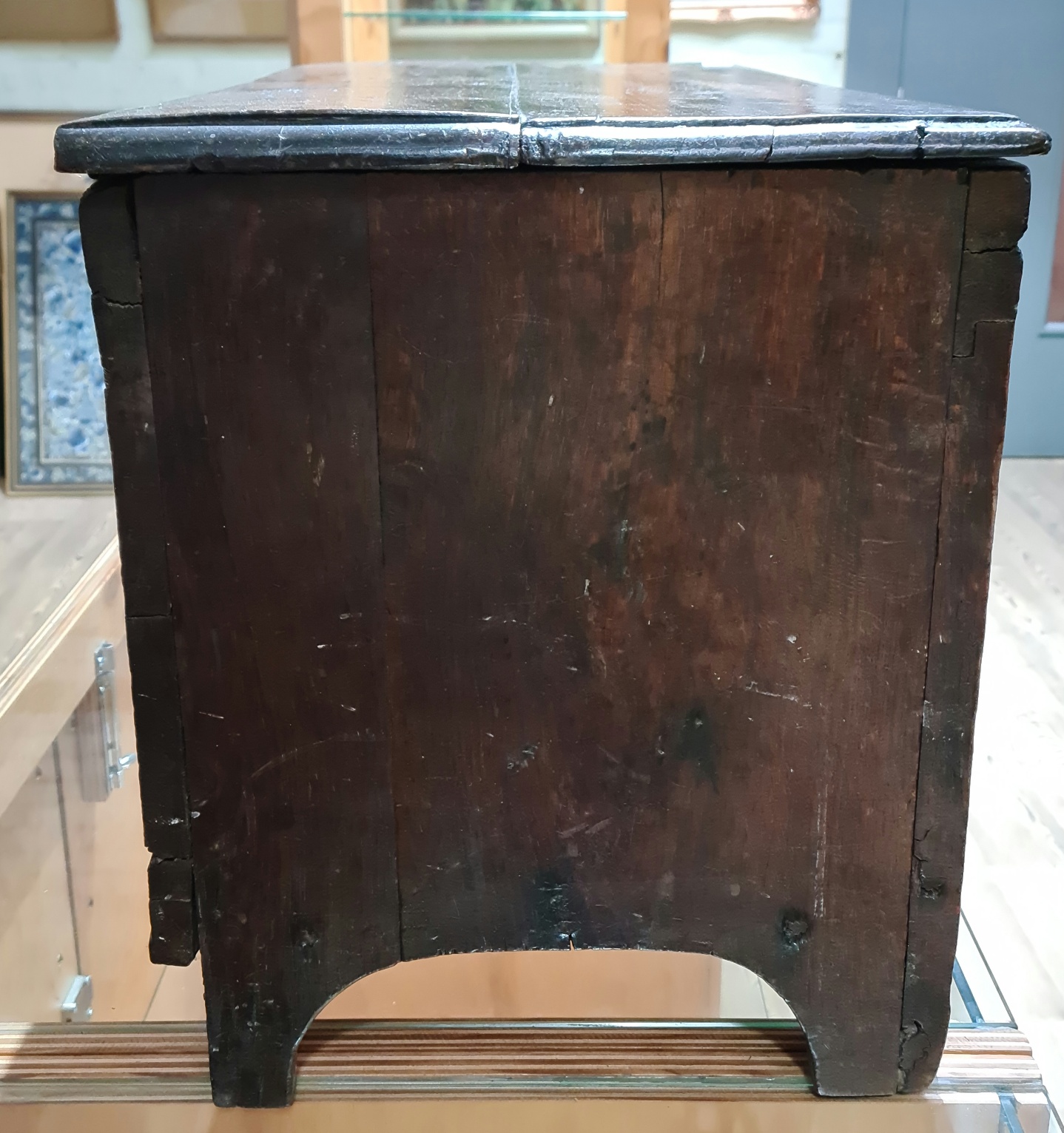 An 18th century panelled oak coffer of miniature proportions, possibly for a child, length 63cm, - Bild 3 aus 12