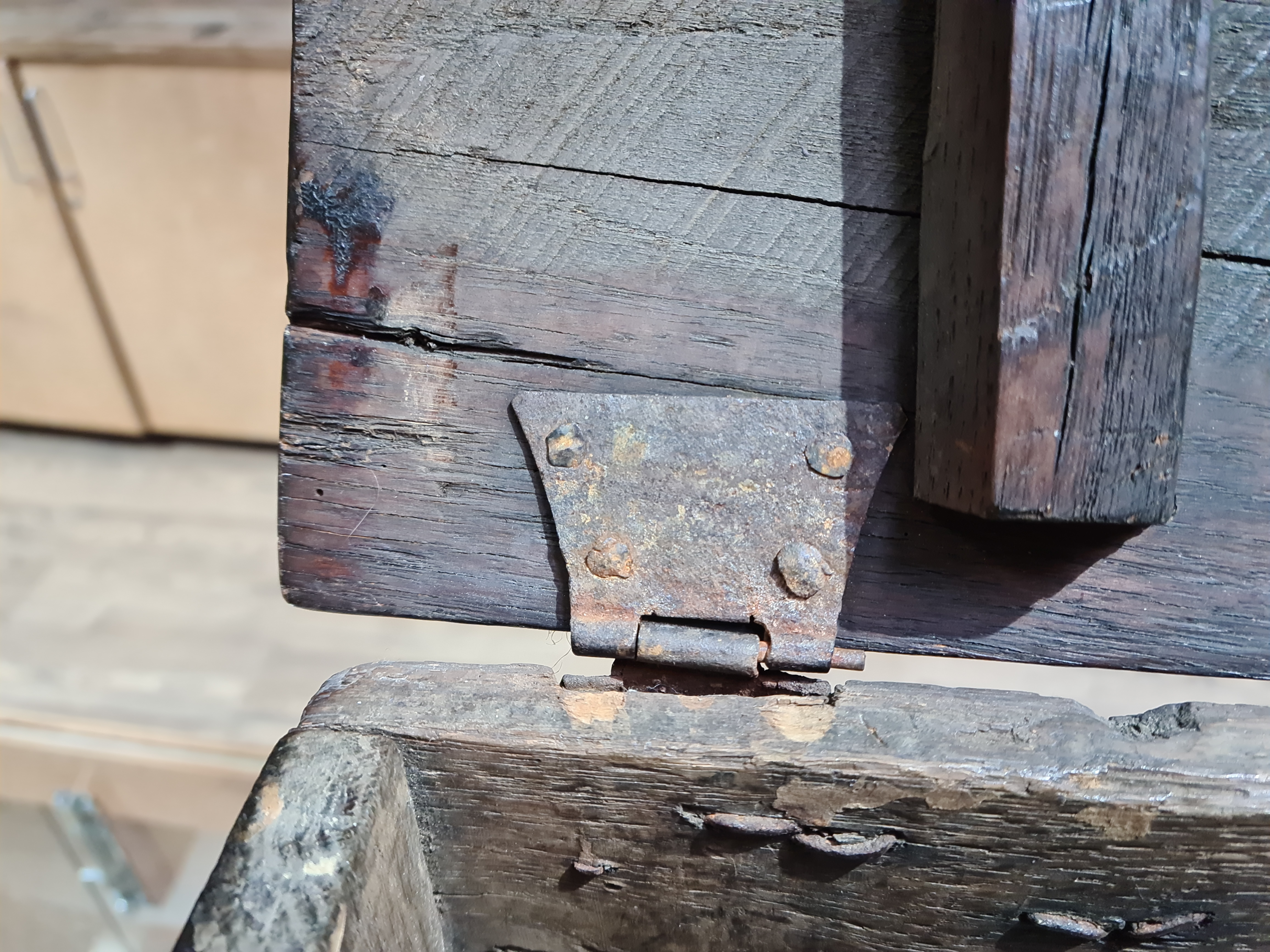 An 18th century panelled oak coffer of miniature proportions, possibly for a child, length 63cm, - Bild 11 aus 12