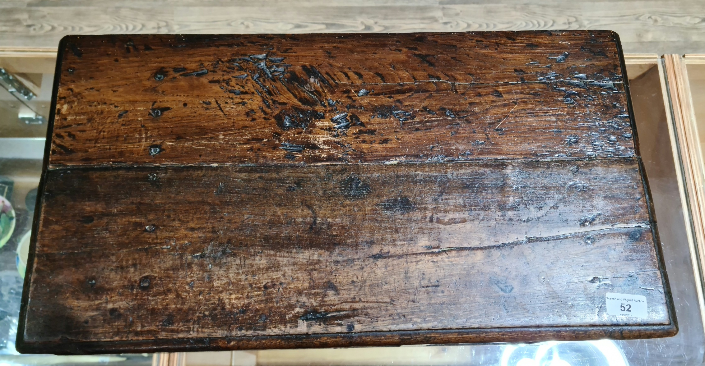 An 18th century panelled oak coffer of miniature proportions, possibly for a child, length 63cm, - Bild 5 aus 12