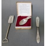 A silver caddy spoon, hallmarked for 1977, Birmingham, David Hollander & Son, gross weight 19.90