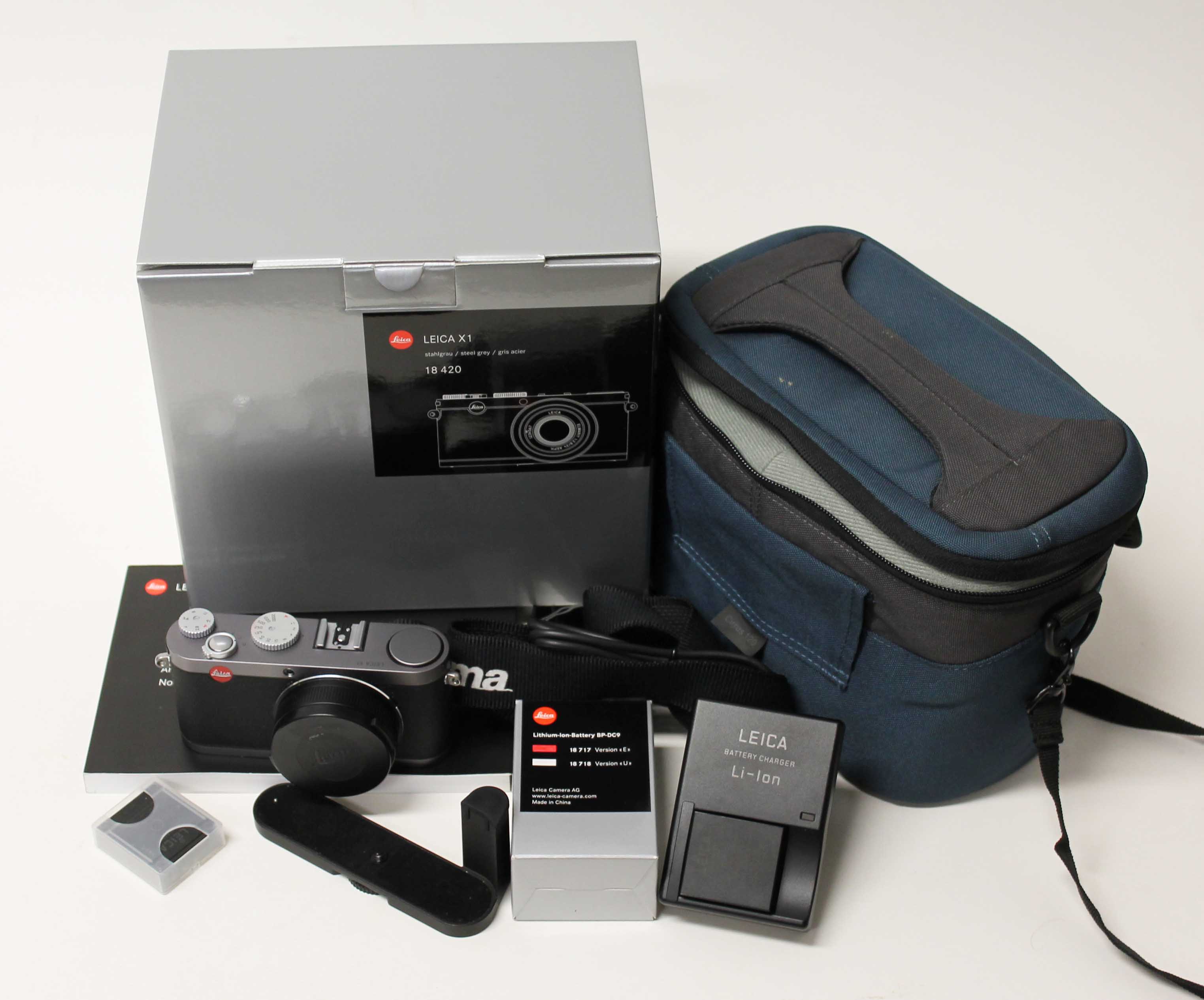 A Leica X1 digital camera, steel grey, with Elmarit 1:2.8/24 ASPH lens, serial no. 3815631, - Image 2 of 3