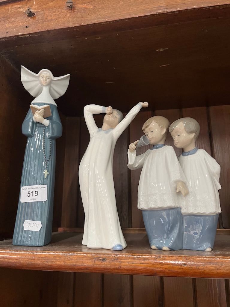 Lladro figurine Prayerful Moment no 5500 with 2 Nao items