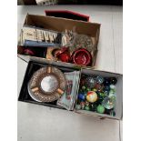 A box of Las Vegas souvenirs including a 1950s roulette wheel ashtray, a box of vintage marbles