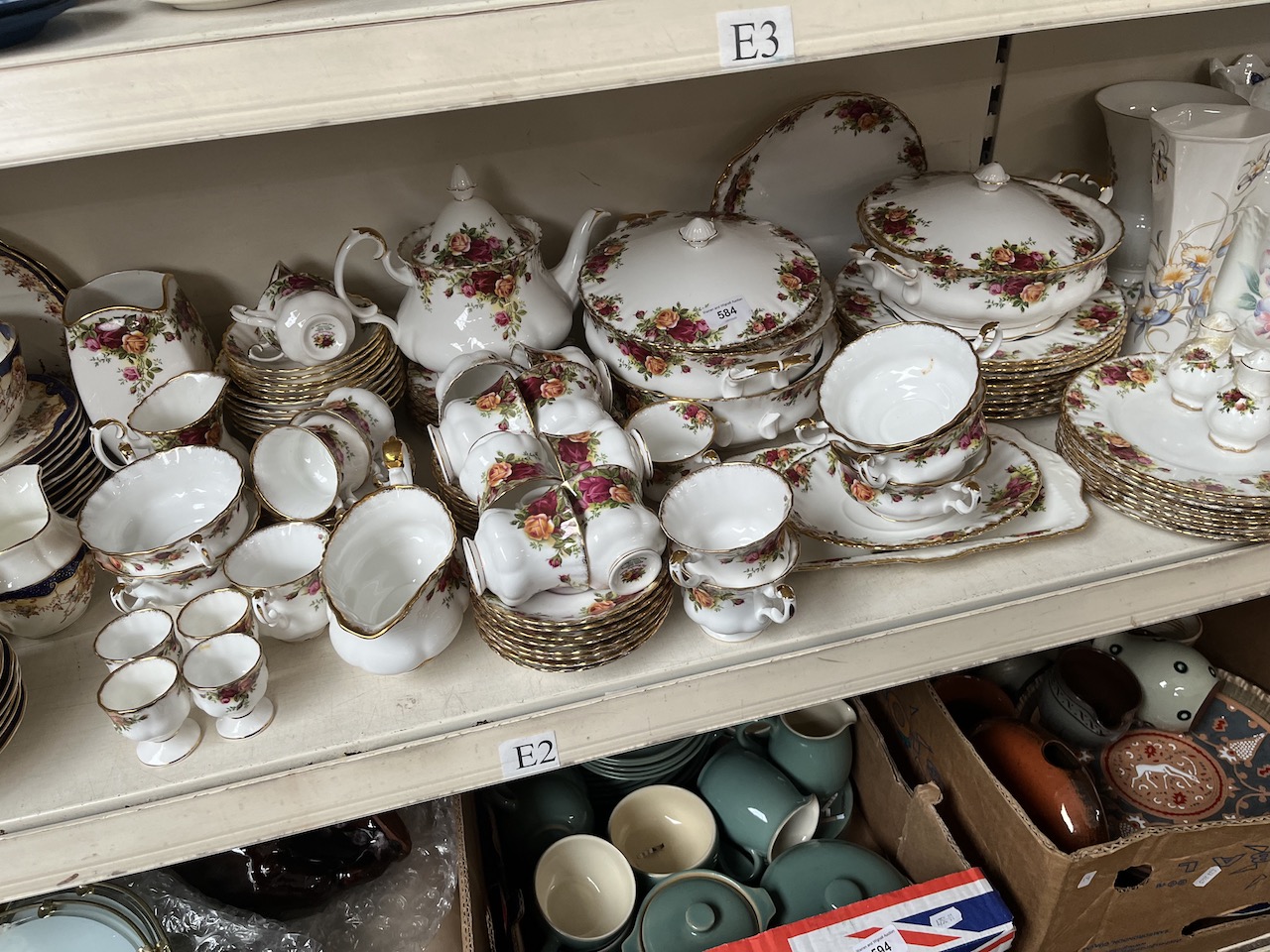 Approx. 80 pieces of Royal Albert Olds Country Roses