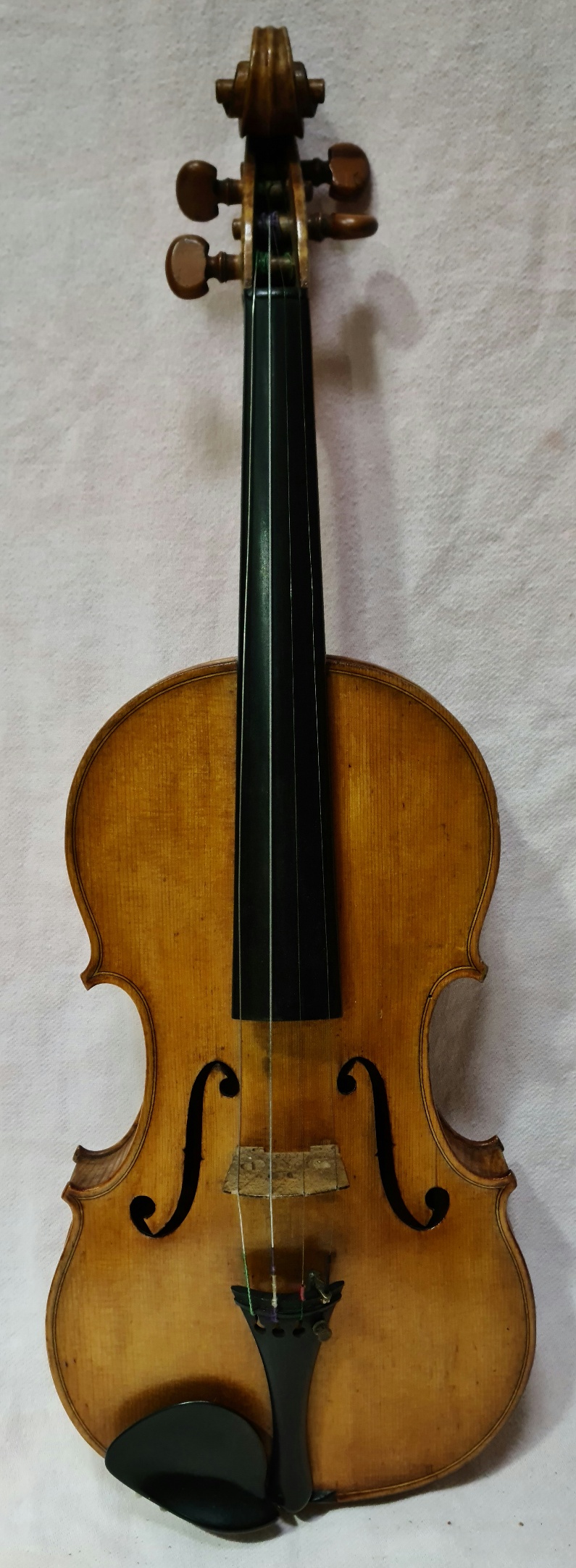 A late 19th century violin, one back, length 356mm, bearing label 'Joseph Guarnerius 17', with three - Bild 2 aus 12