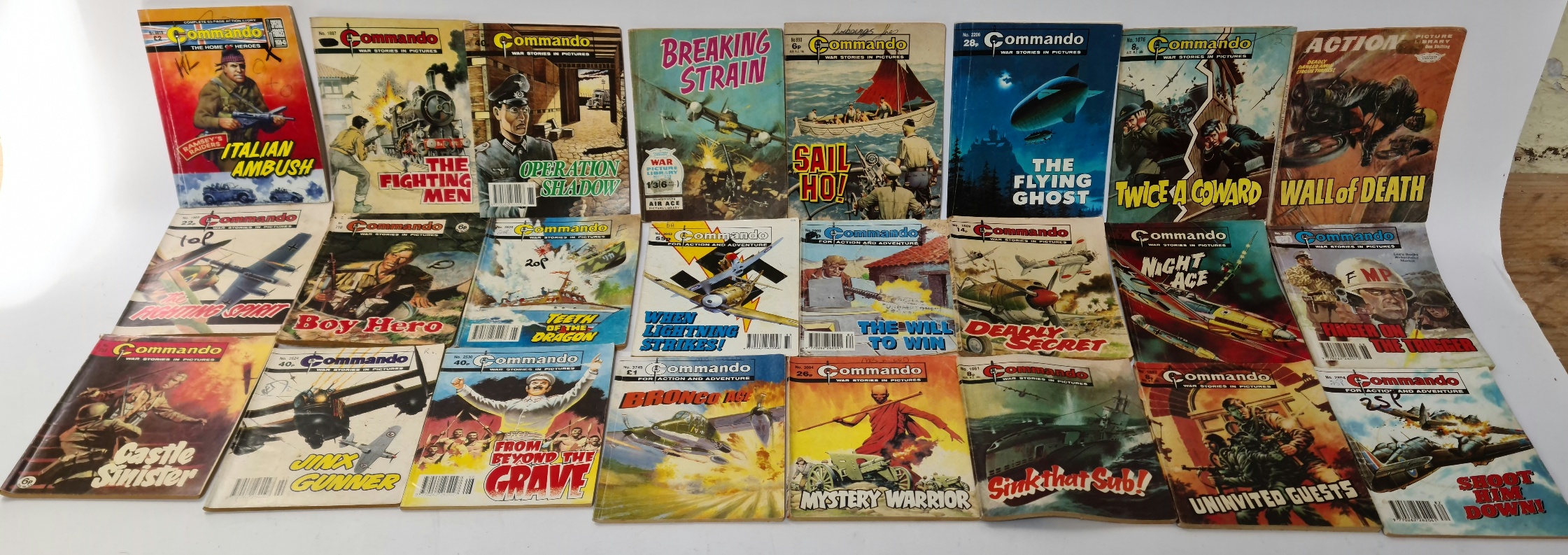 A collection of over 160 commando war comics. - Image 2 of 8