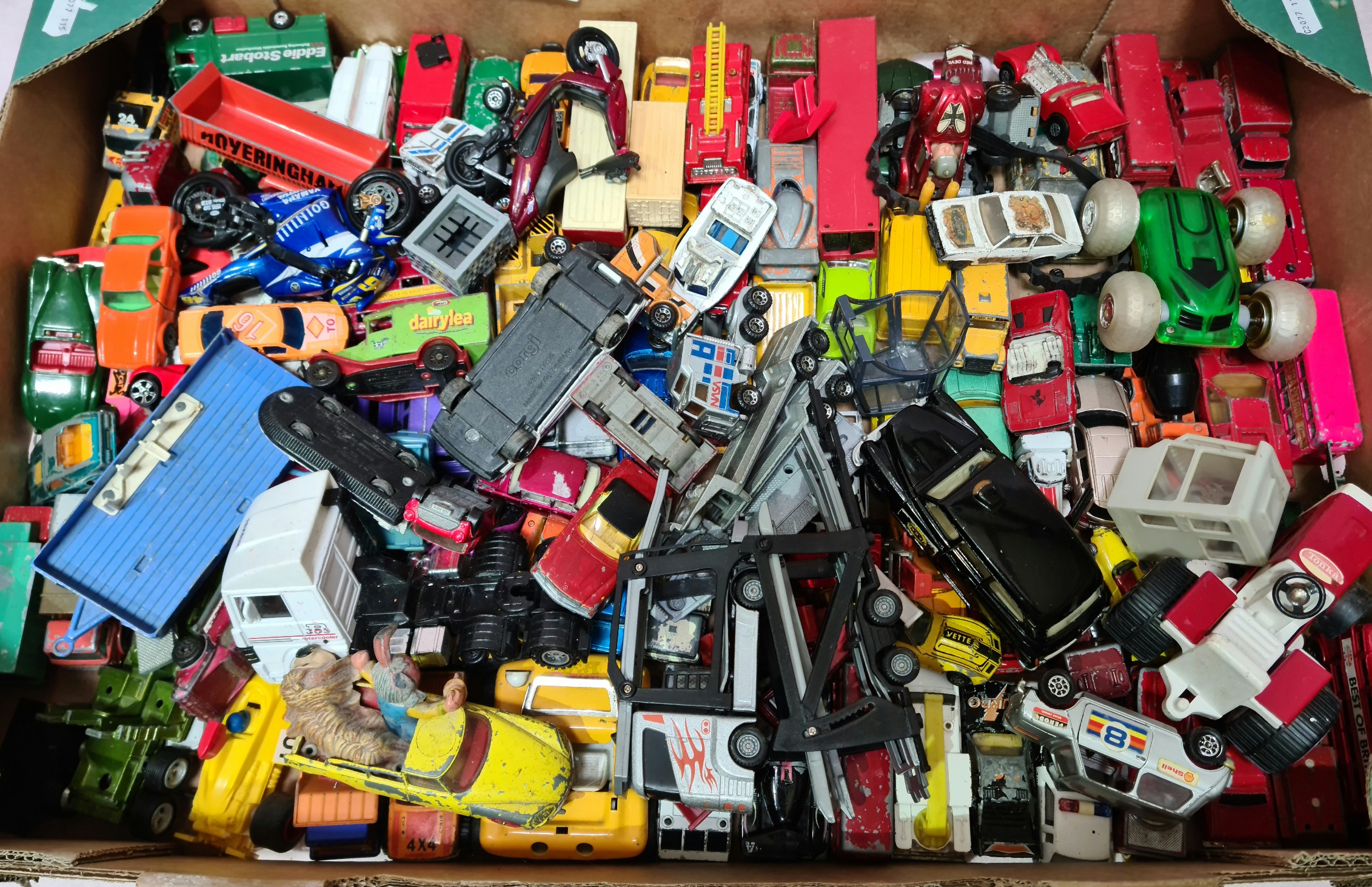 A tray of die-cast model vehicles including Corgi, Hotwheels and Schuco.